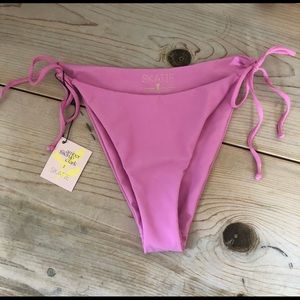 Skatie Bikini bottom in Dahlia
